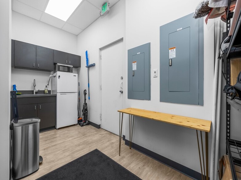 More Photos Of 2255 N University Pky, Provo General Retail For Lease