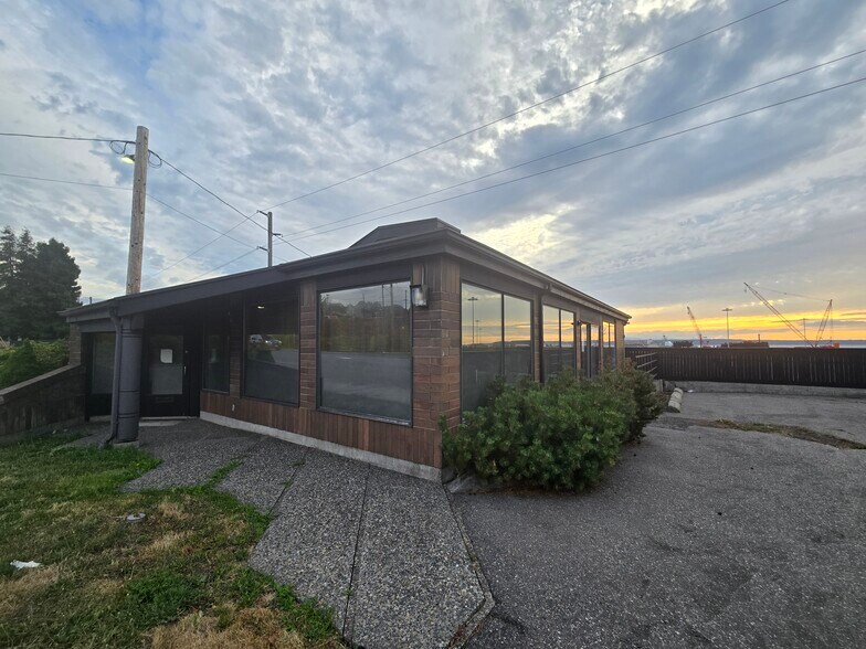 More Photos Of 2516 W Marine View Dr, Everett Office For Lease