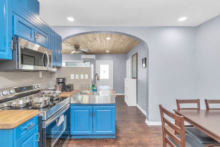 More Photos Of 915 8th St, Galveston Apartments For Sale