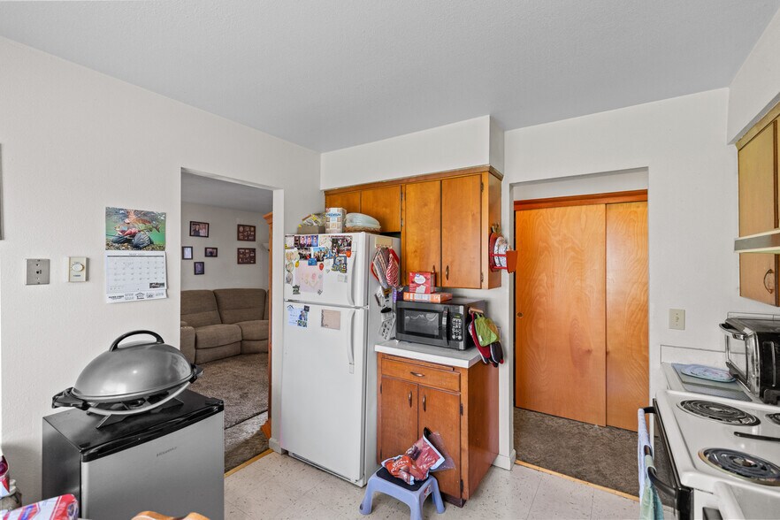 More Photos Of 1933-1935 S Market Blvd, Chehalis Apartments For Sale