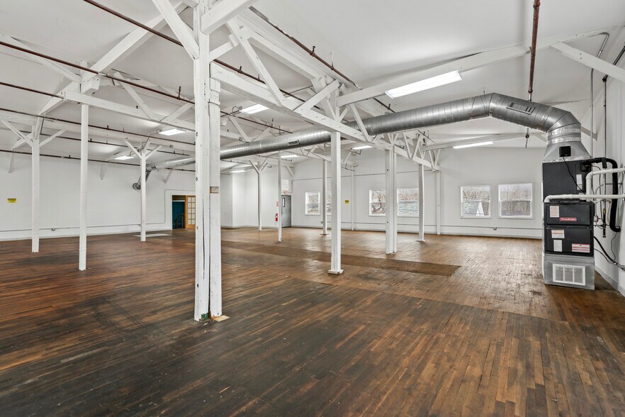 More Photos Of 27 Kent St, Ballston Spa Warehouse For Lease