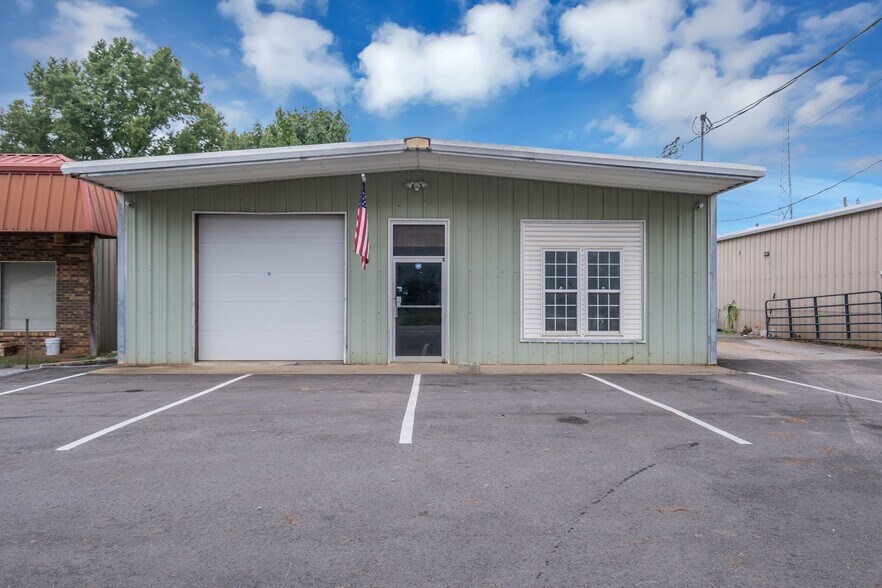 More Photos Of 1409 Buffalo Rd, Lawrenceburg Warehouse For Sale