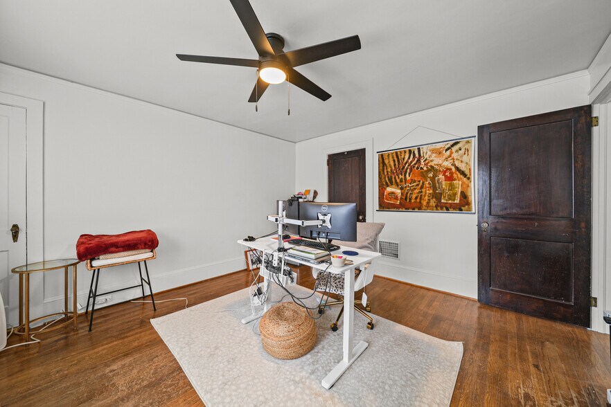 More Photos Of 610 Hawthorne Ln, Charlotte Office Residential For Sale