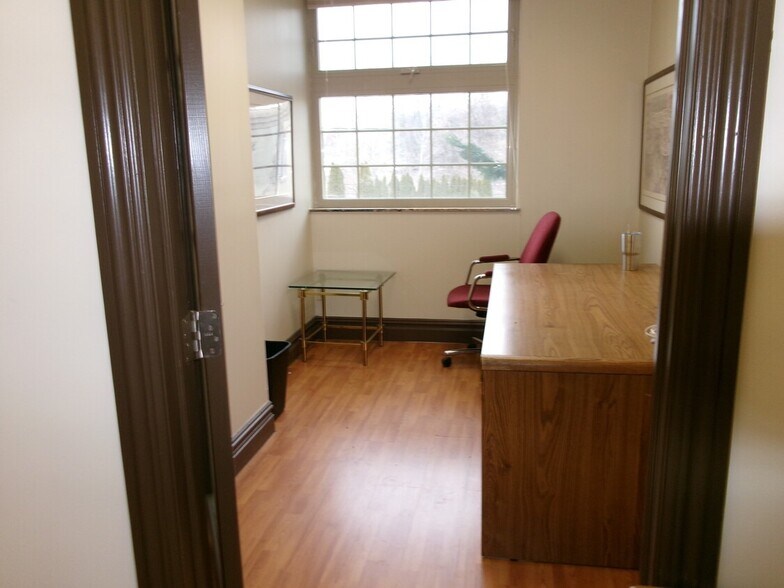 More Photos Of 24 Newark Pompton Tpke, Little Falls Office For Lease