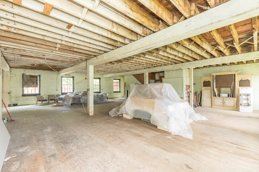 More Photos Of 1340 W Main St, Wytheville Loft Creative Space For Sale