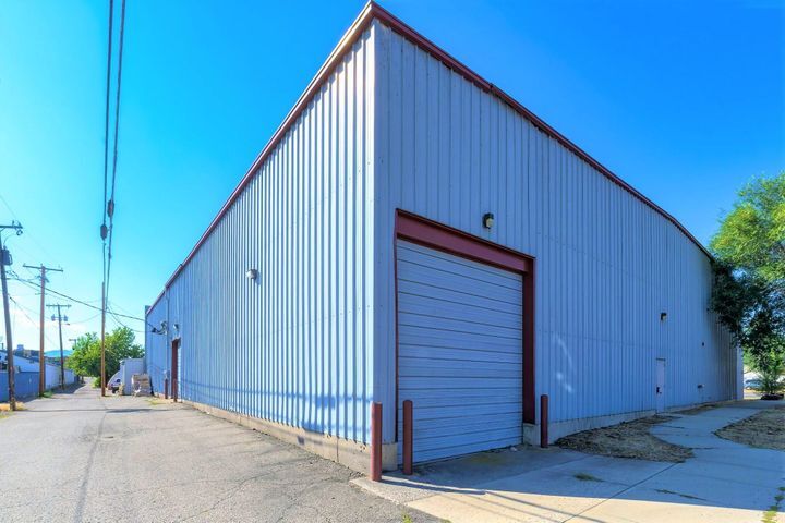 More Photos Of 1401 W Broadway St, Missoula Light Distribution For Lease