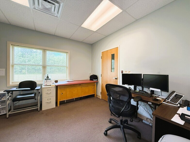 More Photos Of 111 Hamilton St, Mexico Office For Sale