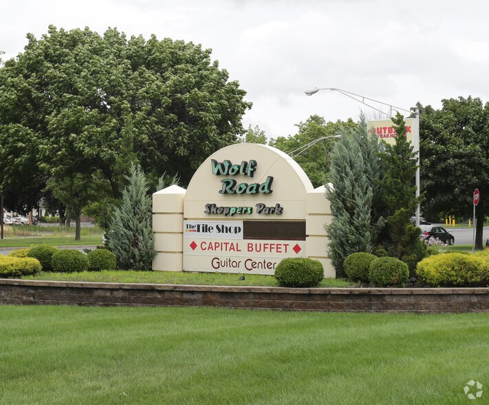 More Photos Of 151 Wolf Rd, Colonie Freestanding For Sale