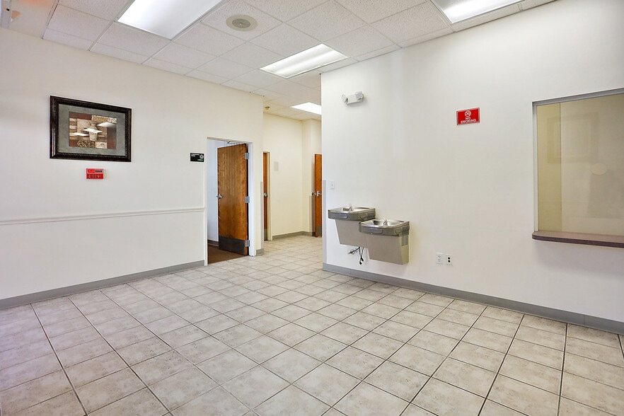 More Photos Of 711 W Main St, Leesburg Medical For Lease
