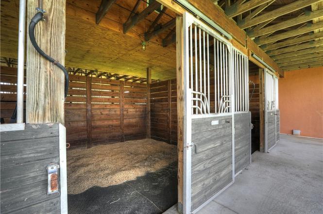 More Photos Of 455 74th Ave, Vero Beach Horse Stables For Sale