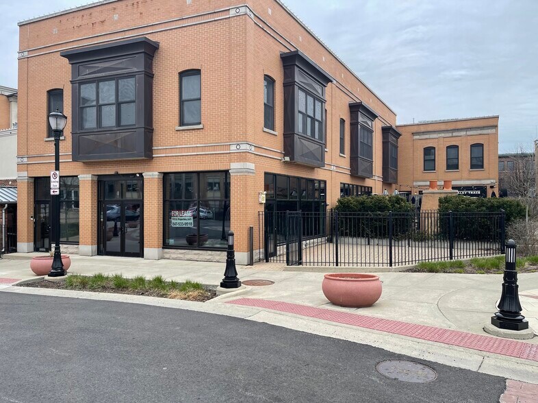 Primary Photo Of 545-547 N Milwaukee Ave, Libertyville General Retail For Lease