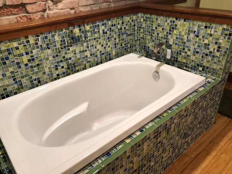 More Photos Of 81 S Main St, Seattle Storefront Retail Office For Lease