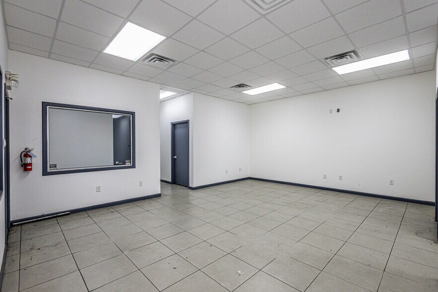 More Photos Of 13806 N Unitec Dr, Laredo Warehouse For Lease