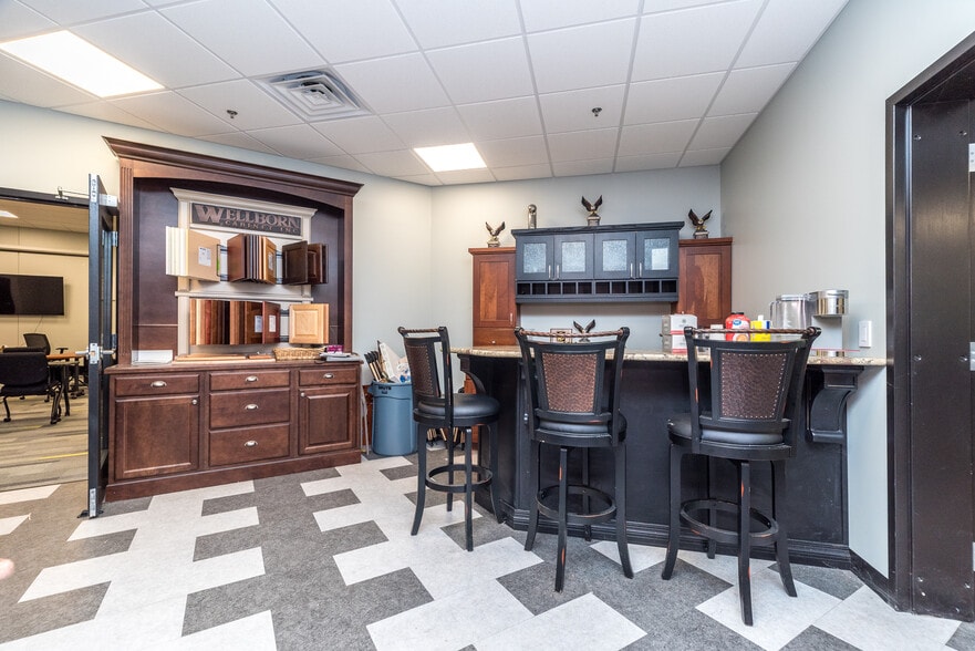 More Photos Of 1816 Olde Homestead Ln, Lancaster Warehouse For Lease