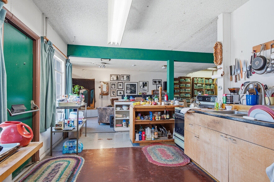 More Photos Of 5390-5396 Alhambra Ave, Los Angeles Light Manufacturing For Sale
