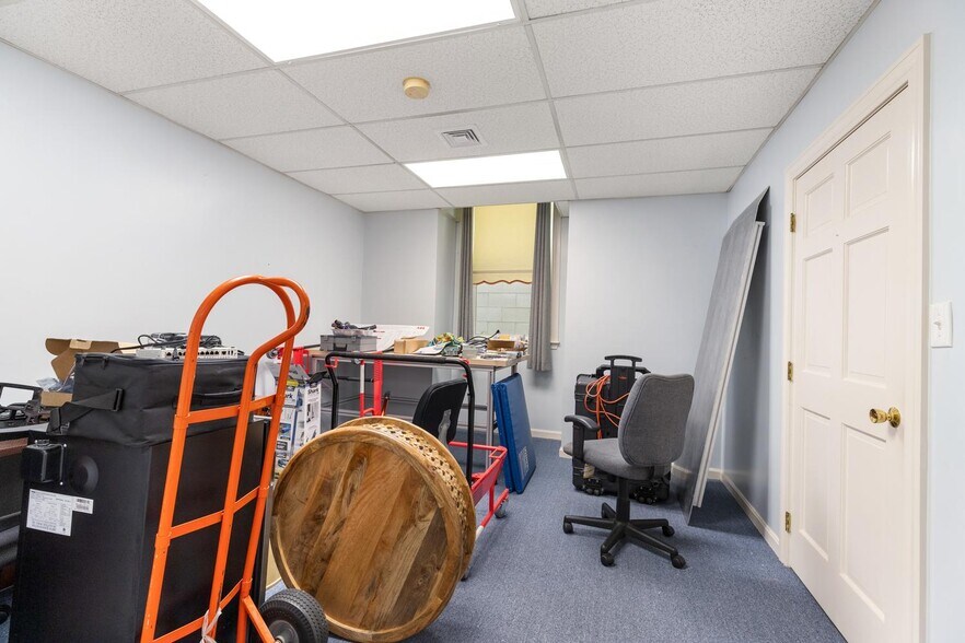 More Photos Of 7 Foster St, Wakefield Office For Sale