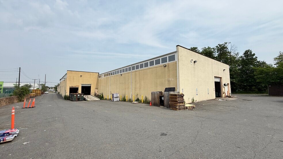 More Photos Of 1002 Jersey Ave, New Brunswick Warehouse For Lease