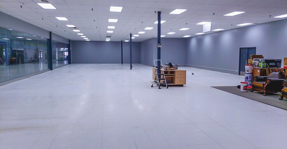 More Photos Of 308 S State St, Fairmont Unknown For Lease