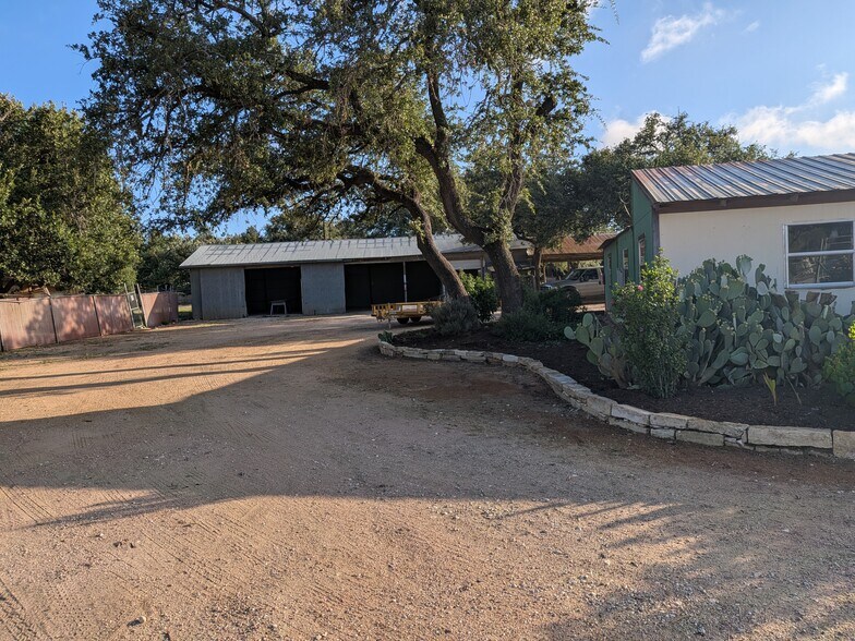 More Photos Of 2110 W Hwy 290, Dripping Springs General Retail For Lease