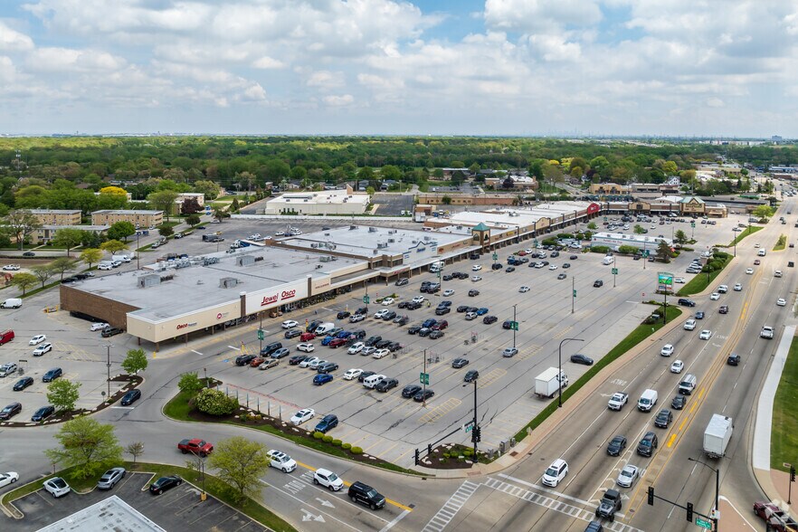 More Photos Of 4-140 W Lake St, Addison Freestanding For Lease