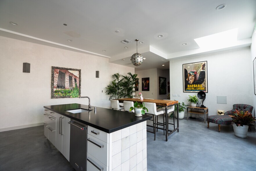 More Photos Of 10707 Burbank Blvd, North Hollywood Loft Creative Space For Sale
