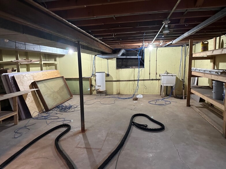 More Photos Of 711 N 1st St, Dekalb Office For Lease