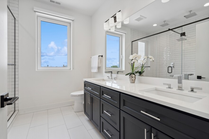 More Photos Of , Chicago Multifamily For Sale