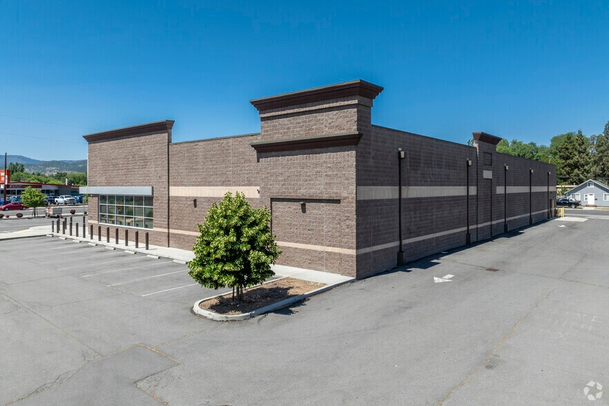 More Photos Of 1615 Main St, Susanville Drugstore For Lease
