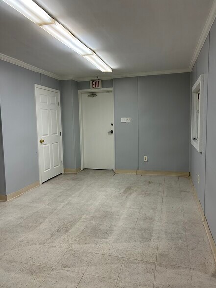 More Photos Of 2410 Tyler St, Kenner Warehouse For Lease