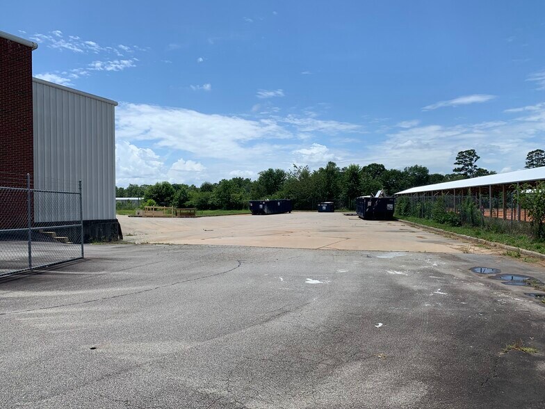 More Photos Of 4322 McBrayer Rd, Oakwood Warehouse For Lease
