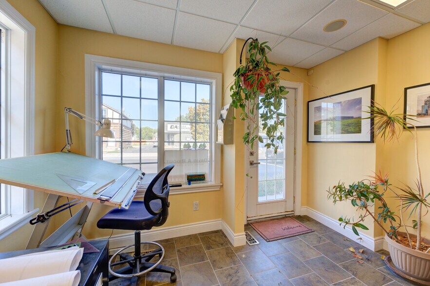 More Photos Of 60-62 Colborne St W, Brantford Storefront Retail Residential For Sale