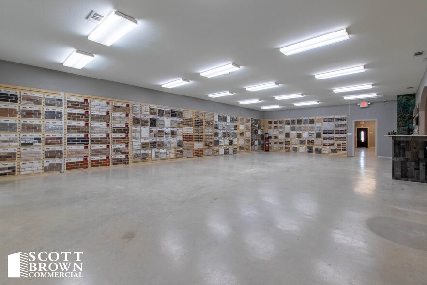 More Photos Of 1212 W Sherman Dr, Aubrey Showroom For Lease