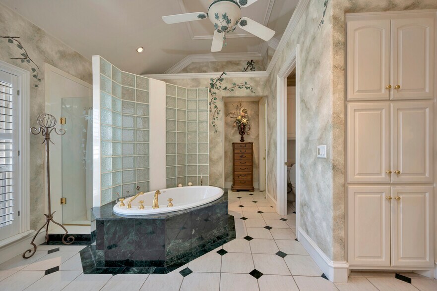 More Photos Of 504 N Euless Main St, Euless Carwash For Sale