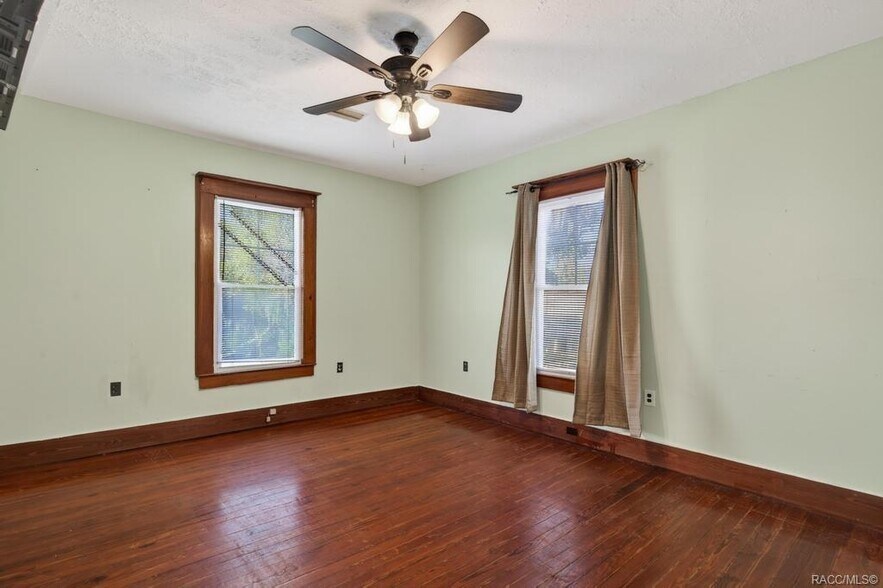 More Photos Of 125 N Main St, Hastings Restaurant For Sale