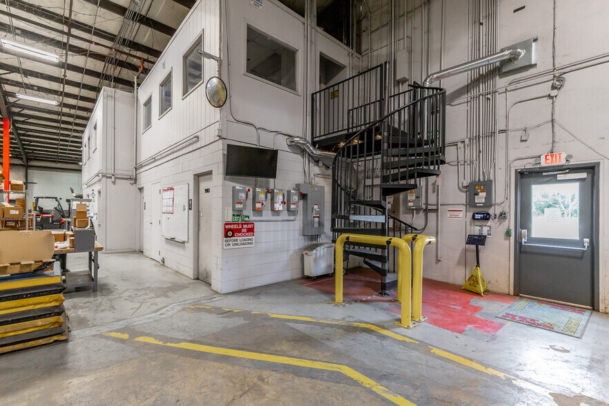 More Photos Of 1750 Hardeman Ln NE, Cleveland Warehouse For Lease