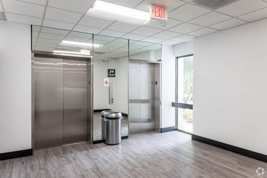 More Photos Of 10700 Caribbean Blvd, Miami Loft Creative Space For Lease