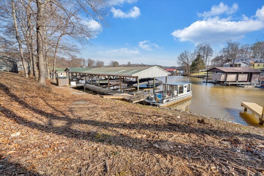 More Photos Of 2200 Old Salem School Rd, Union Hall Marina For Sale