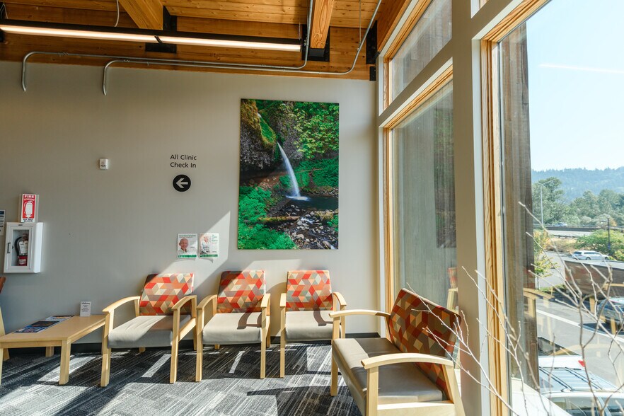 More Photos Of 33 Nichols Pkwy, Hood River Medical For Lease
