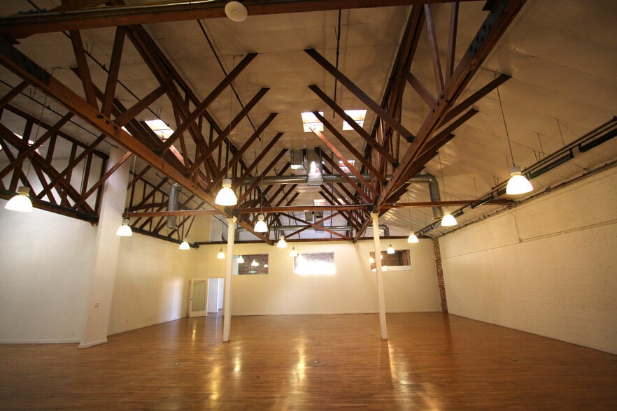 More Photos Of 1800 Essex St, Los Angeles Light Distribution For Lease