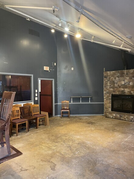 More Photos Of 5865 Robert Oliver Pl, Columbia Unknown For Lease