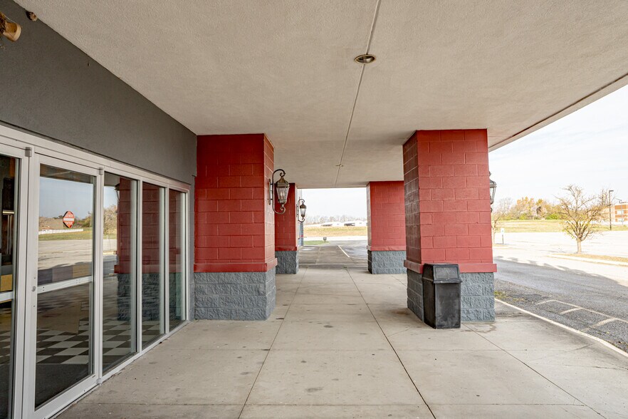 More Photos Of 250 Breighton Cir, Shelbyville Movie Theatre For Sale