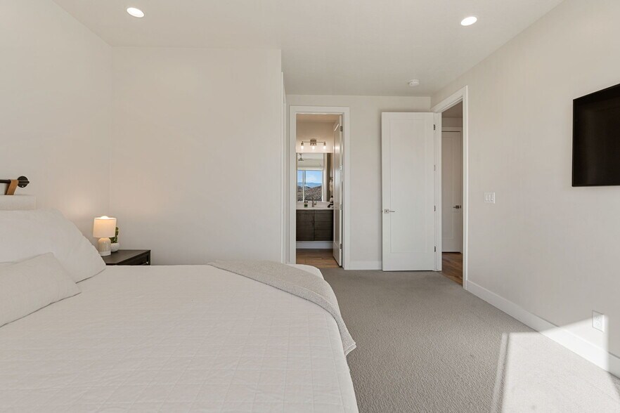 More Photos Of 2248 N Double Eagle Ln, Washington Specialty For Sale