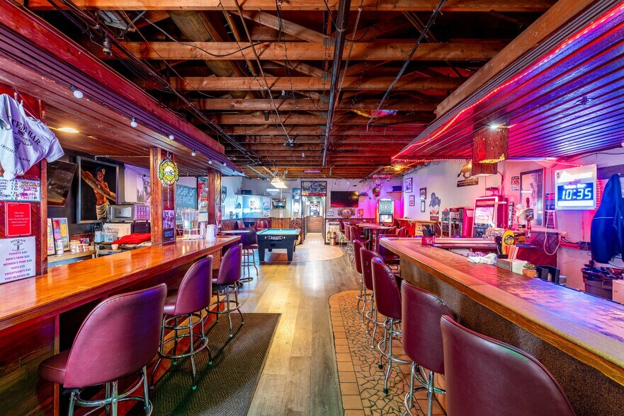 More Photos Of 314-316 Front St, Ketchikan Specialty For Sale