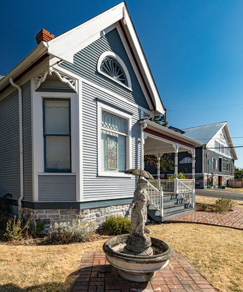 More Photos Of 1199 SE Dock St, Oak Harbor General Retail For Sale