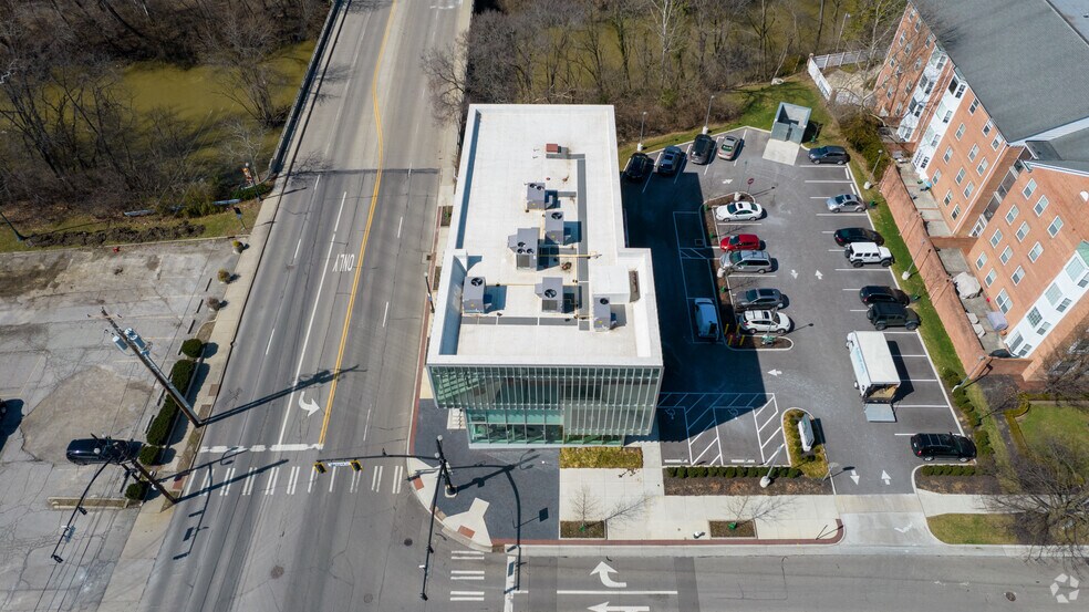 More Photos Of 2106 E Main St, Bexley Office For Lease