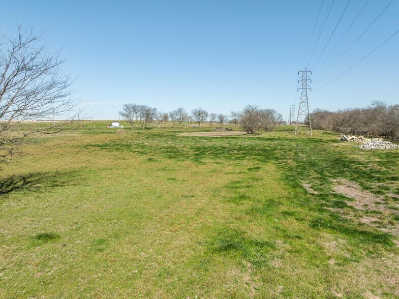 More Photos Of TBD I-35, Abbott Land For Sale