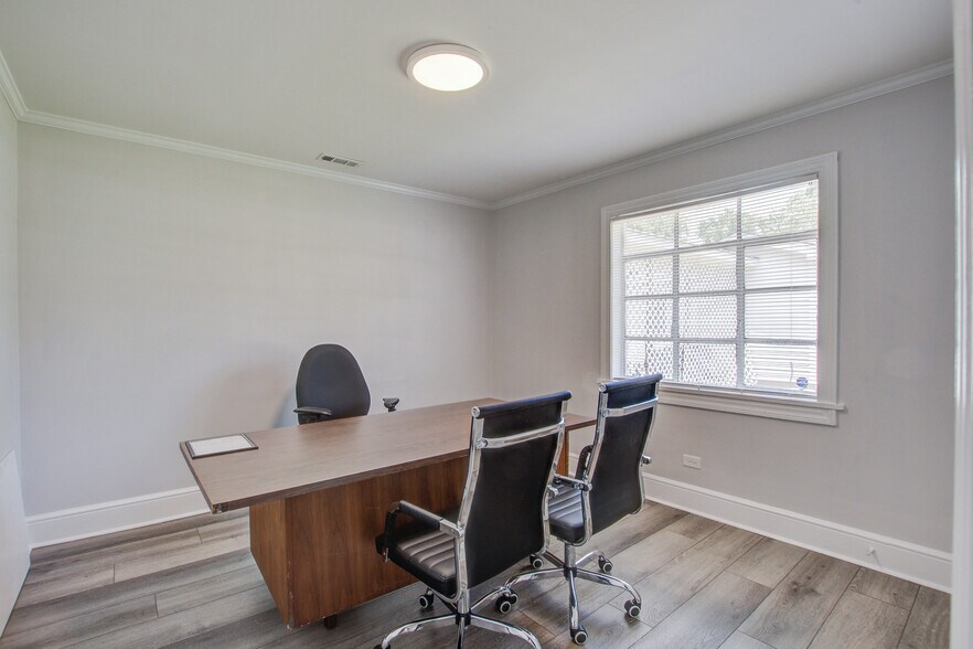 More Photos Of 500 N Pine St, Summerville Office For Sale