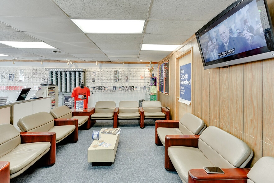 More Photos Of 8614-8616 N 30th St, Omaha Storefront For Sale