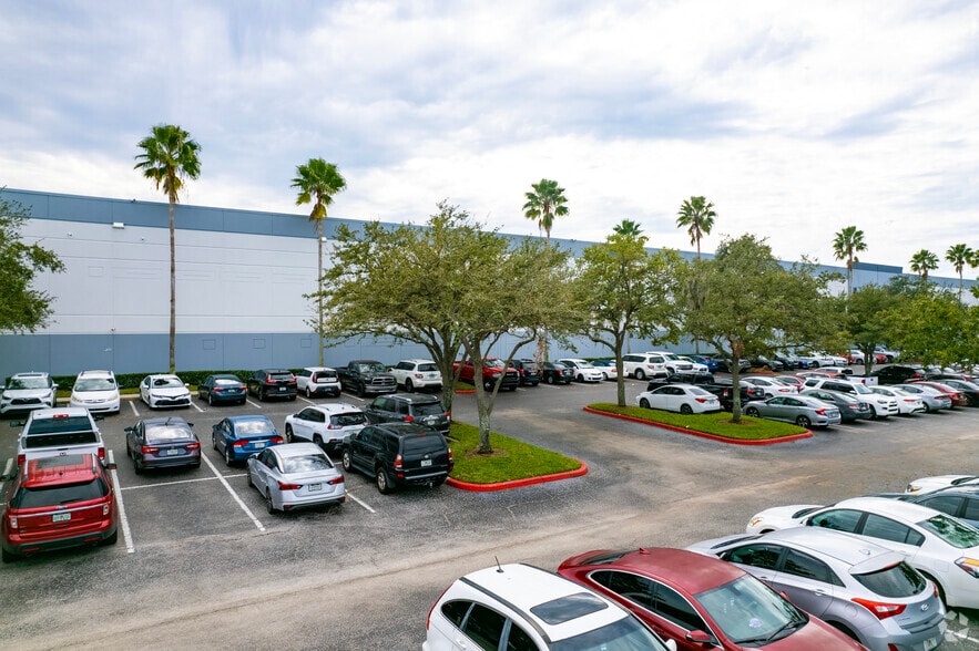 More Photos Of 7908-7936 Eagle Palm Dr, Riverview Unknown For Lease