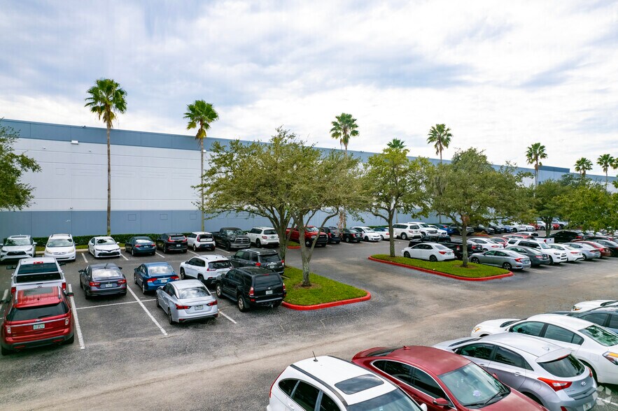 More Photos Of 8221 Eagle Palm Dr, Riverview Distribution For Lease